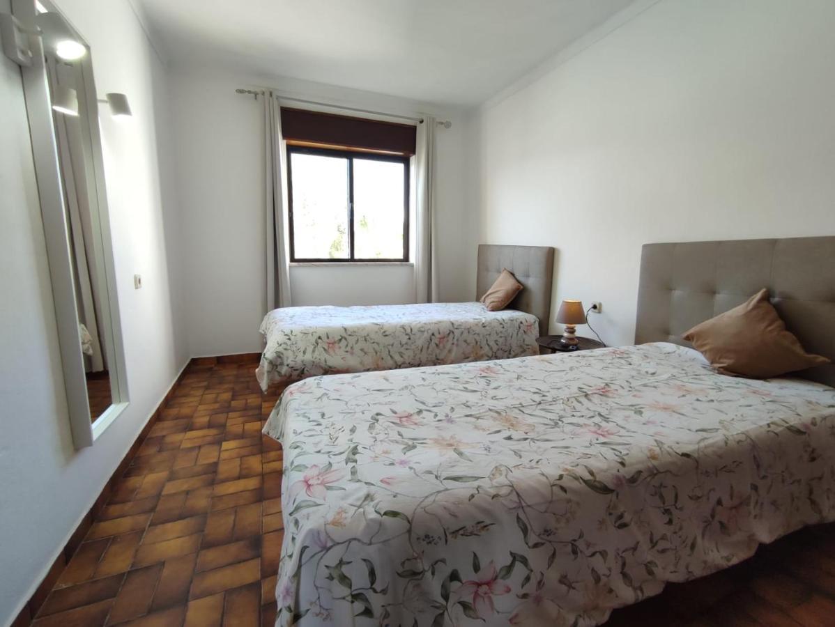 Apartamento V2 Pedro - By Bedzy Albufeira Bagian luar foto