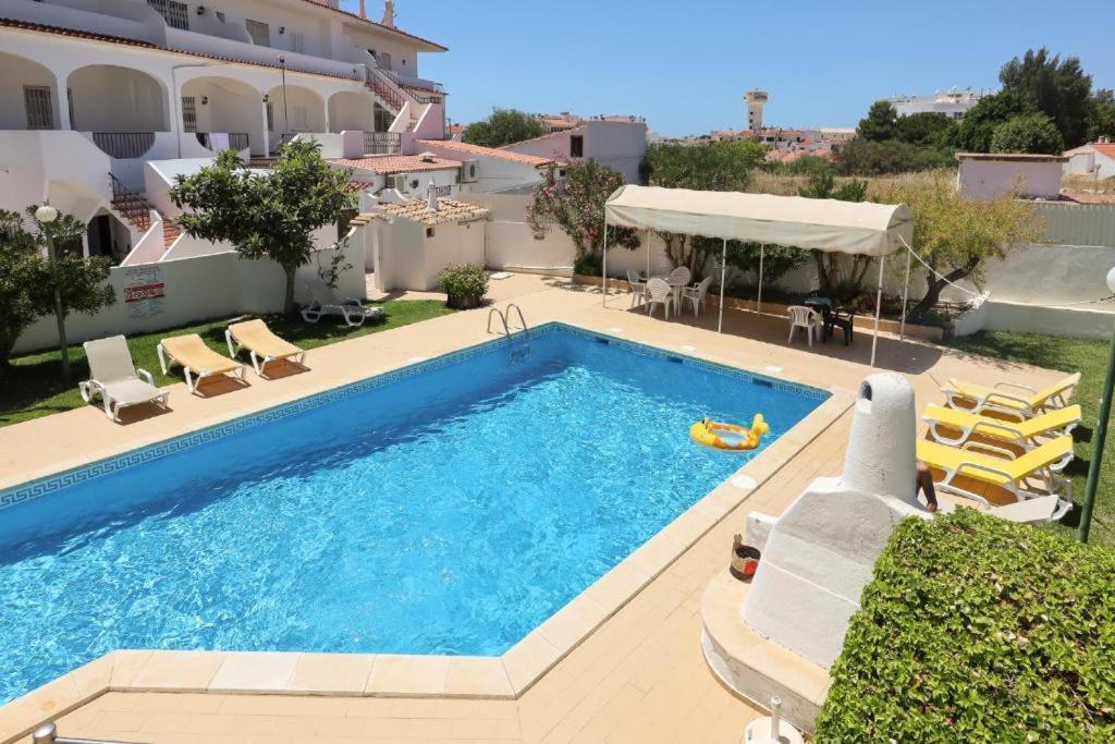 Apartamento V2 Pedro - By Bedzy Albufeira Bagian luar foto